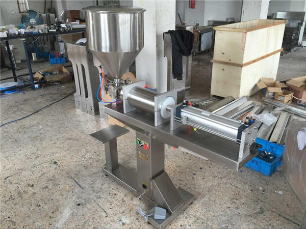 ເຄື່ອງເຕີມນ້ ຳ ເຜິ້ງຫົວດຽວແບບອັດຕະໂນມັດ